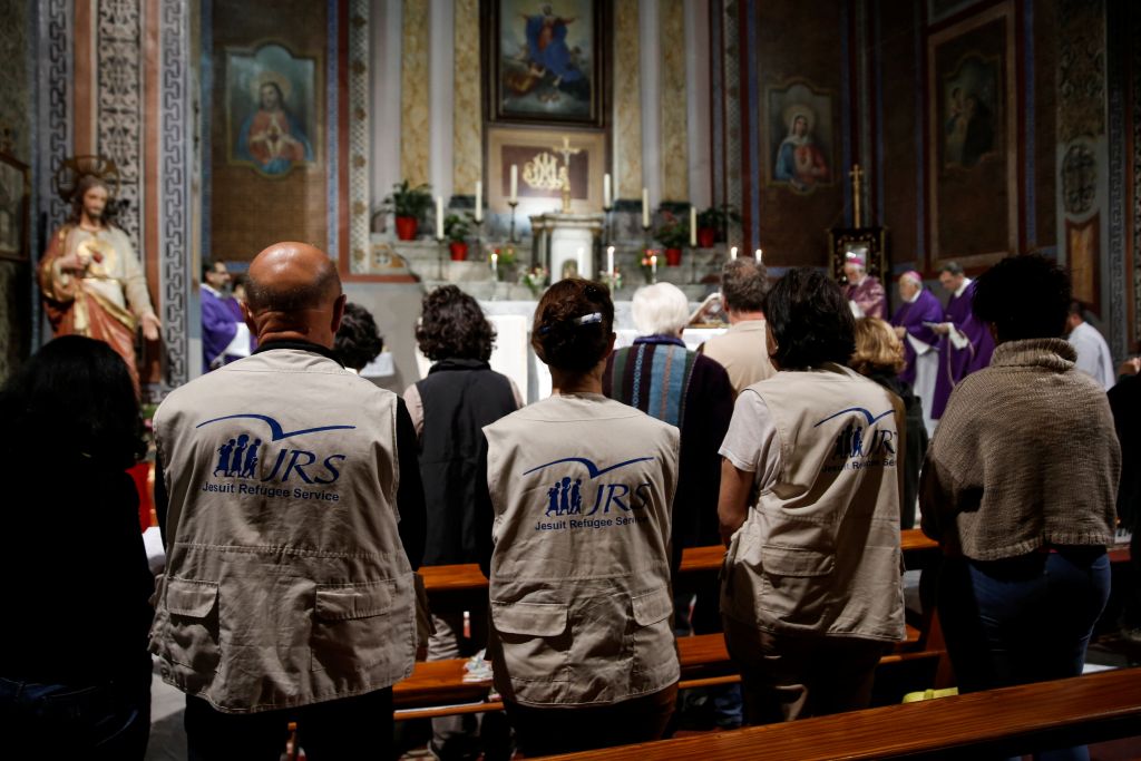 FOTO: Papež na Lezbosu, s seboj bo vzel migrante
