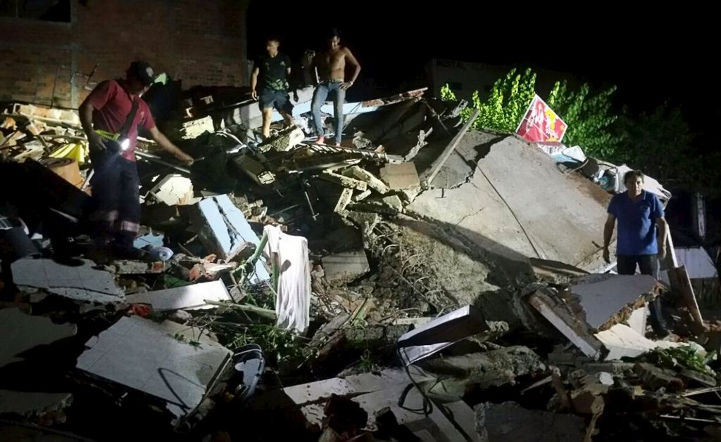 FOTO in VIDEO: Potres z magnitudo 7,8: število žrtev se je povzpelo na 233