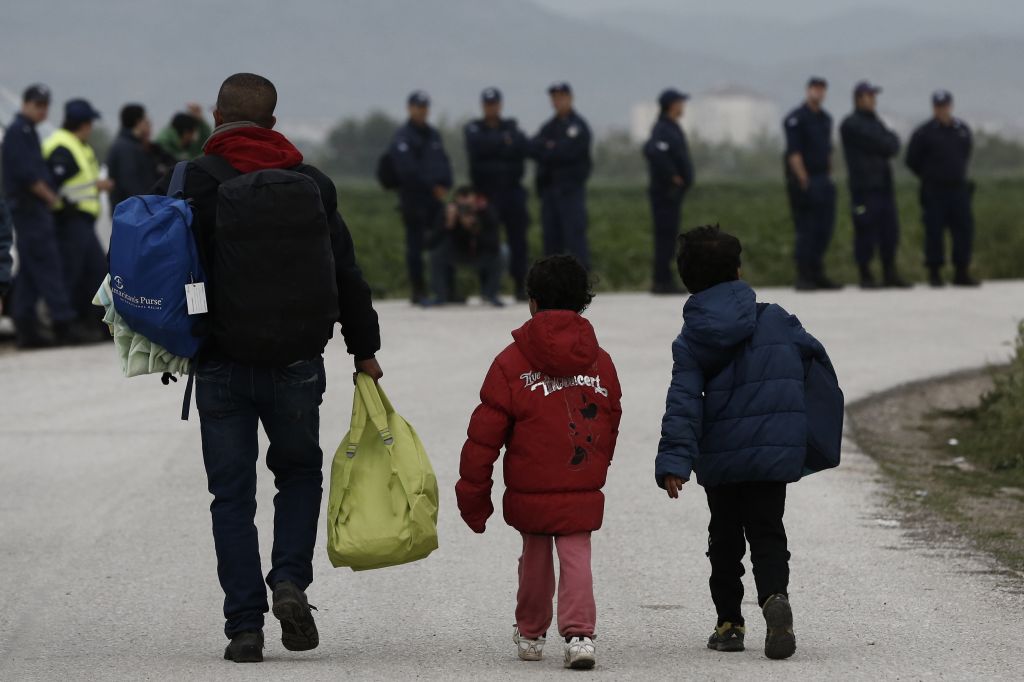 »Migranti, bi šli nazaj, od koder ste prišli? Vaših bo tri tisoč evrov«