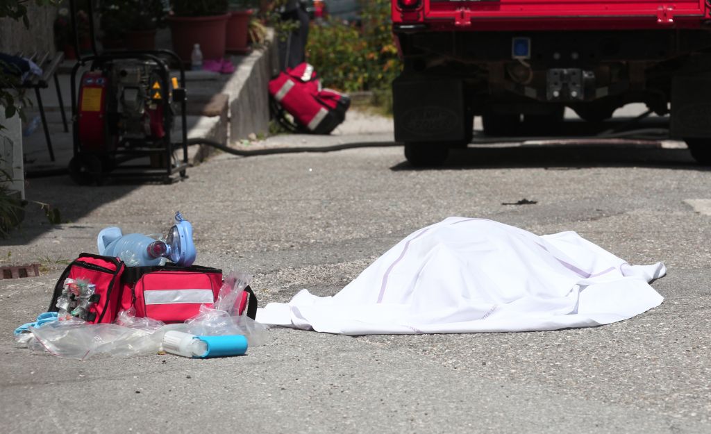 FOTO: Smrt na cesti: mladoletnik mrtev, bežal naj bi pred policisti