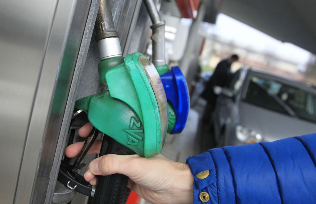 Nove cene goriv: na črpalko pojdite po polnoči