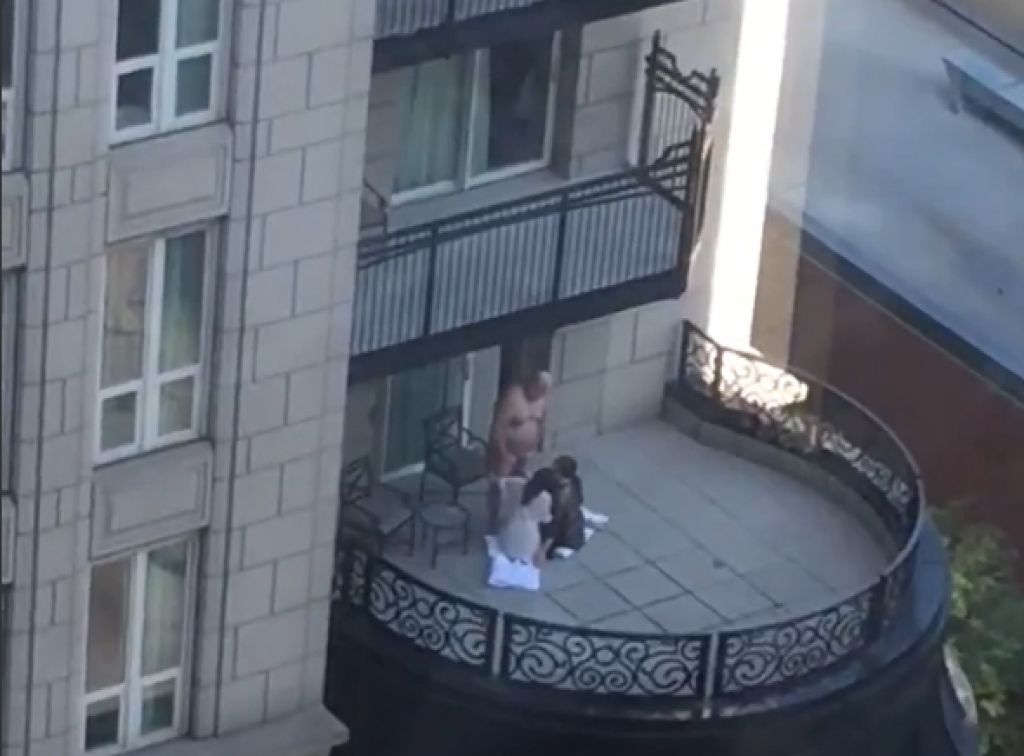 Video balkonu seks na Jebanje i