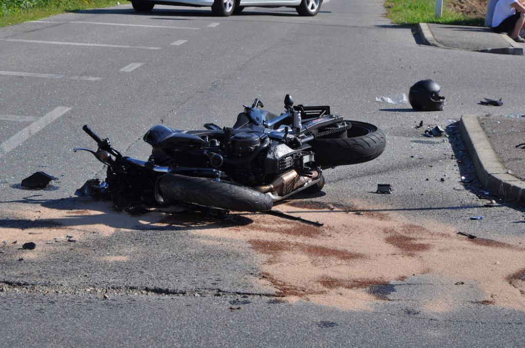 Črna nedelja: motorist izgubil življenje na cesti