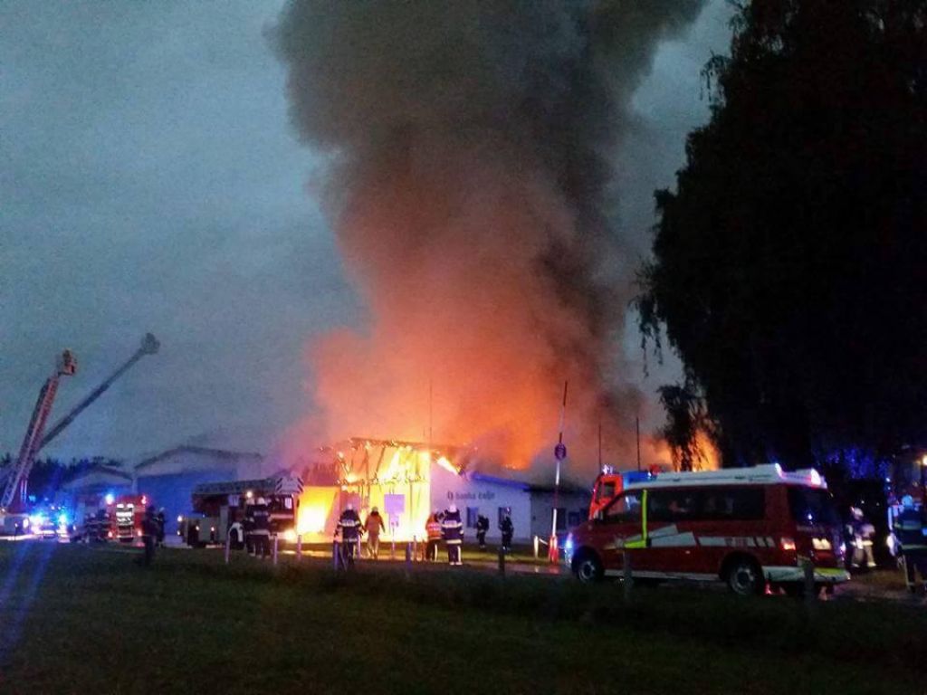 FOTO: Letališče pri Celju v ognju, škoda bo ogromna