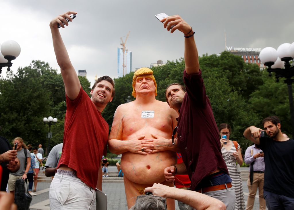 FOTO: Trumpovemu lulčku se smeji ves svet