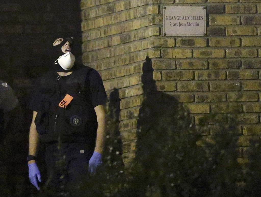 FOTO: Francozi ustavili nov pokol? Med akcijo ranjen policist