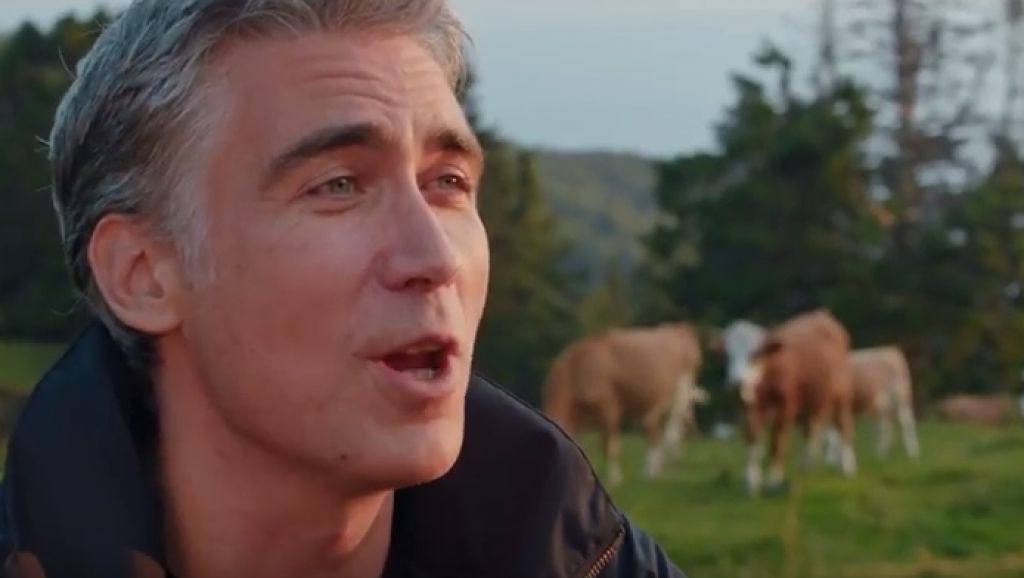 VIDEO: Jan Plestenjak lepa dekleta zamenjal za krave