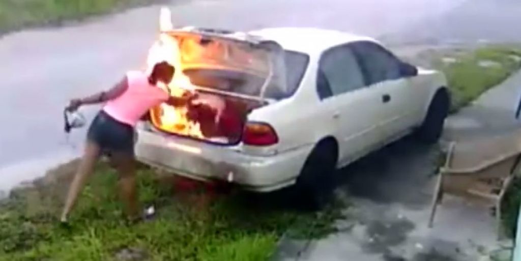 VIDEO: Bivšemu je hotela zažgati avto, a se je zmotila