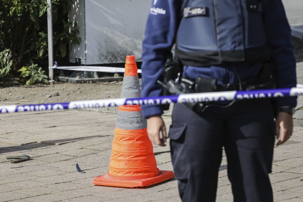FOTO: V Bruslju zabodel dva policista