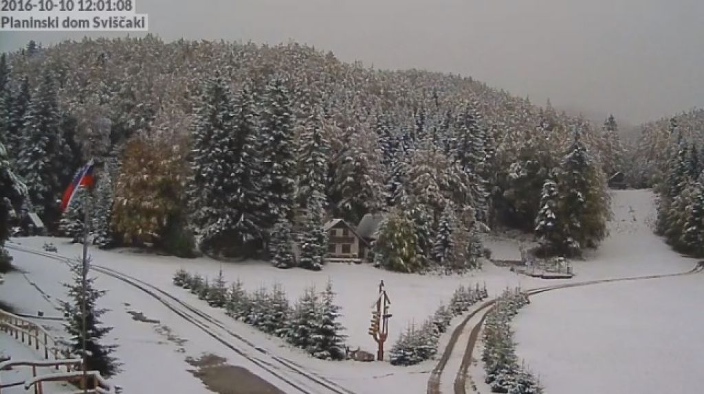 FOTO: Slovenske hribe je že pobelil sneg