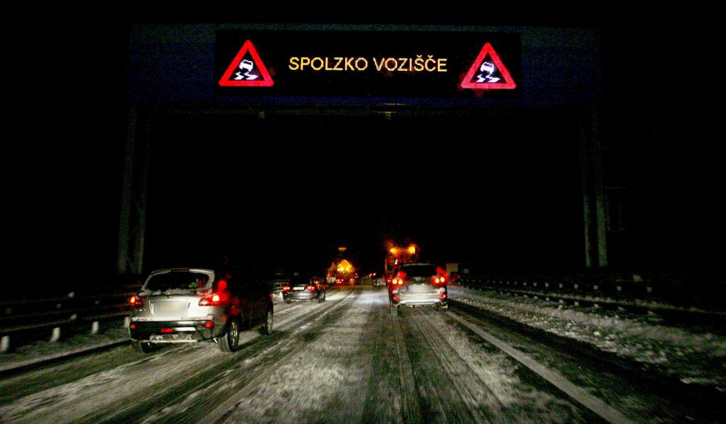 V ŽIVO: FOTO: Se odpravljate na pot? Preverite razmere na slovenskih cestah