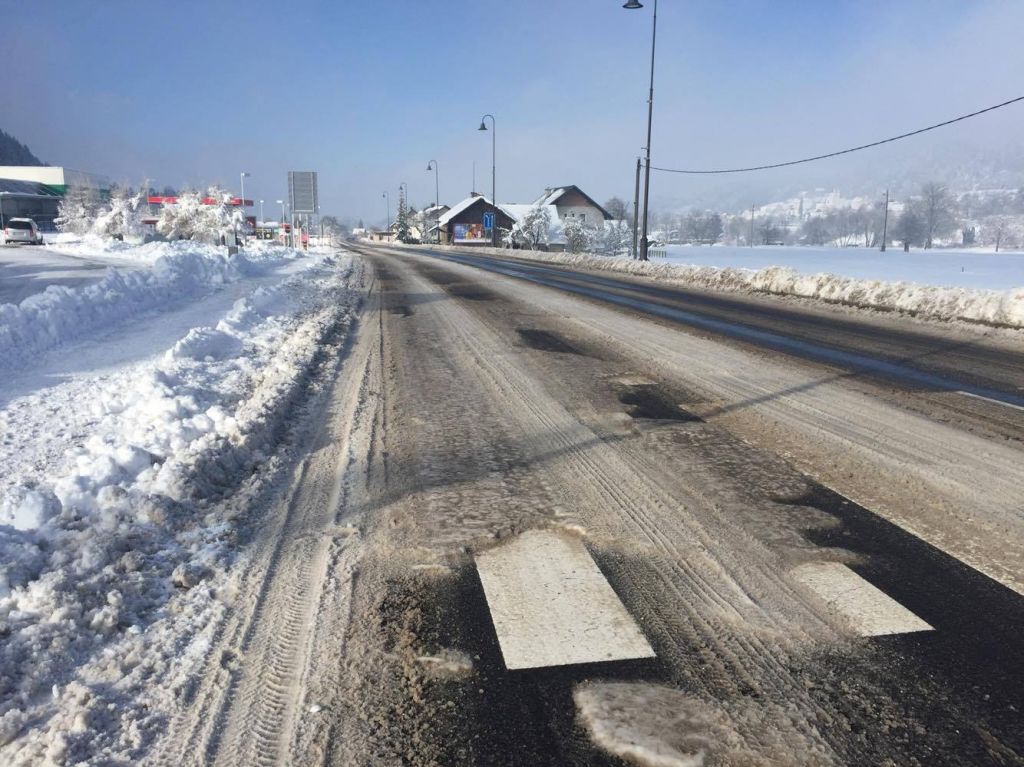 FOTO: Glejte in se čudite: taka je cesta dva dni po sneženju