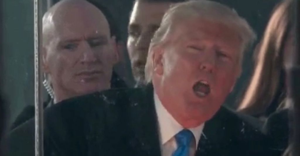 FOTO: Kamera ujela Trumpa. Zakaj je jokal?