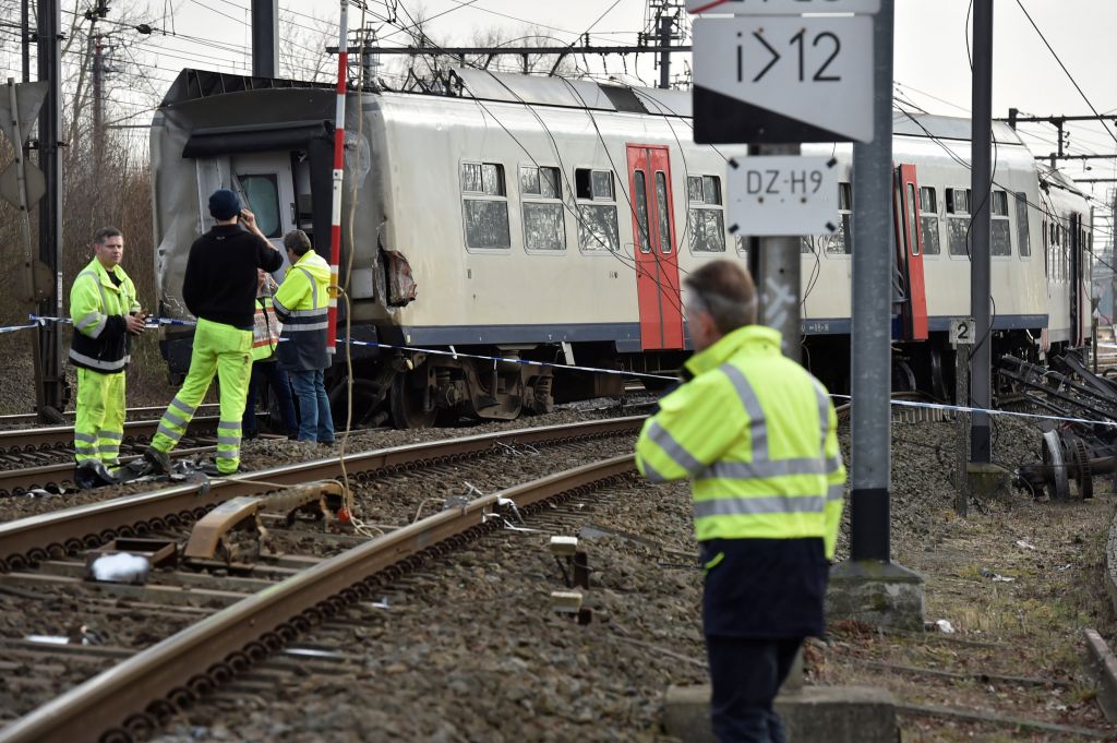 FOTO: Tragična nesreča vlaka: eden naj bi bil ob življenje