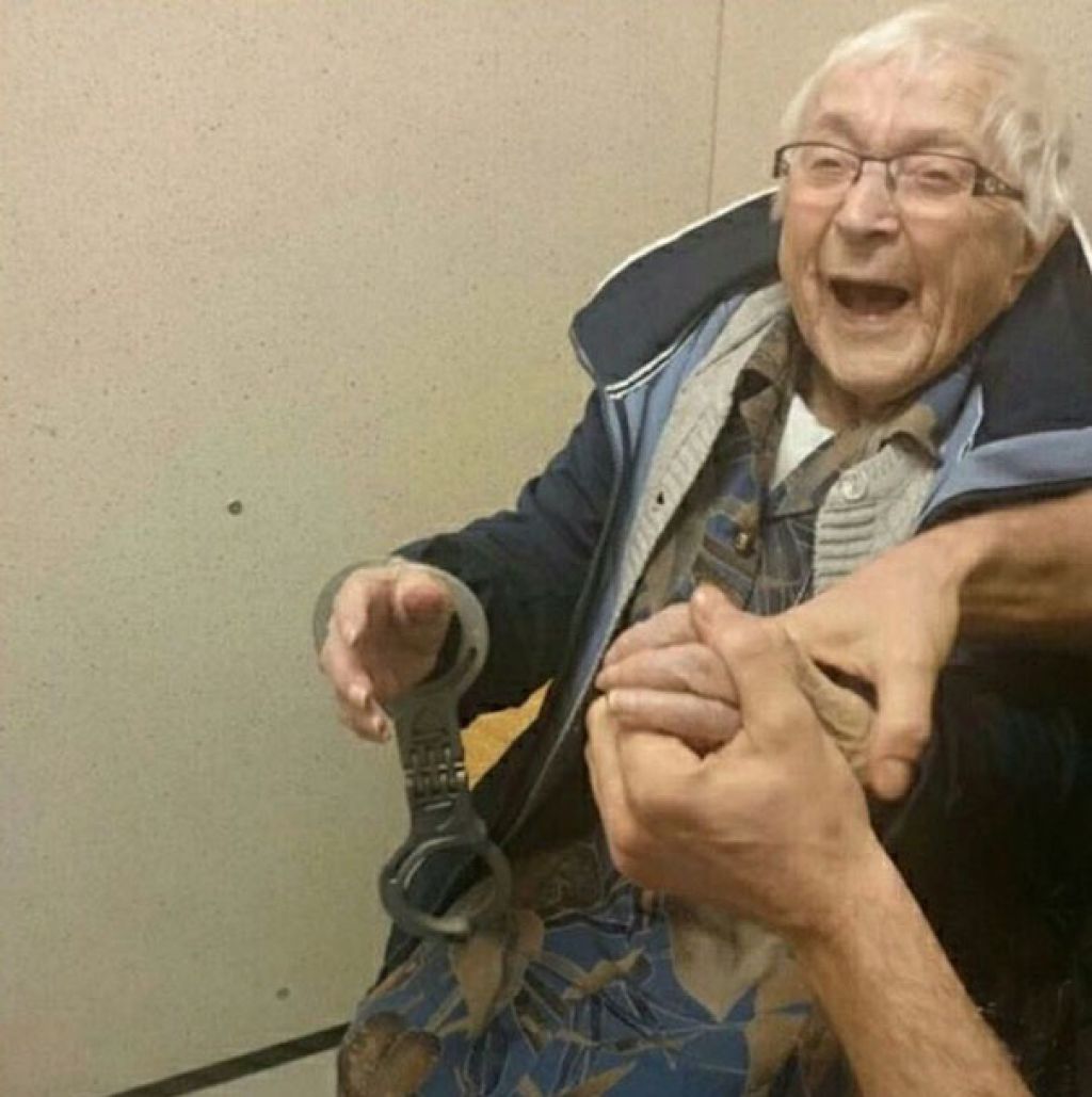 FOTO: Ne boste verjeli, zakaj so zaprli 99-letno žensko