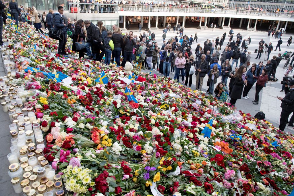 FOTO: Žalujoči Stockholm: to so ganljivi trenutki