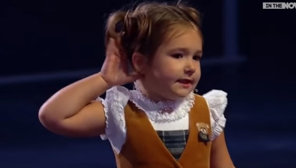 VIDEO: Svet se ji ne more načuditi: štiriletnica govori sedem jezikov