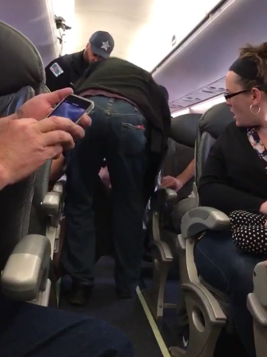VIDEO: Srhljivka na letalu