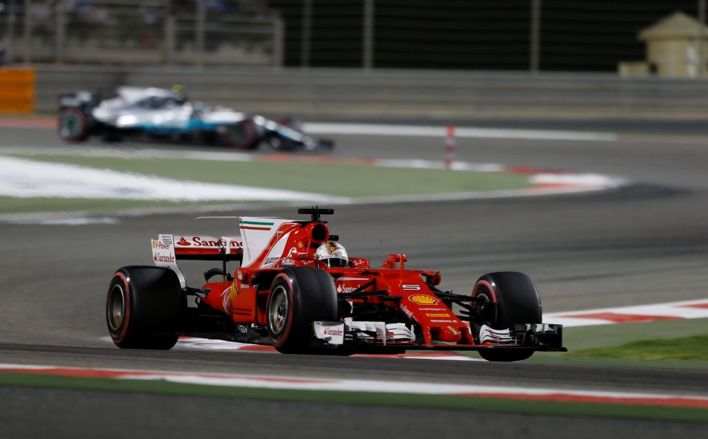 V Bahrajnu Vettel pred srebrnima puščicama