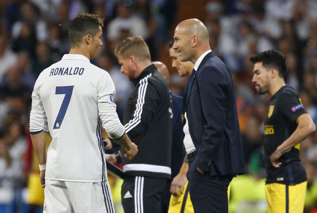 VIDEO: Ronaldo trikrat zatresel mrežo Jana Oblaka. Kaj pa pravilo ofsajd?