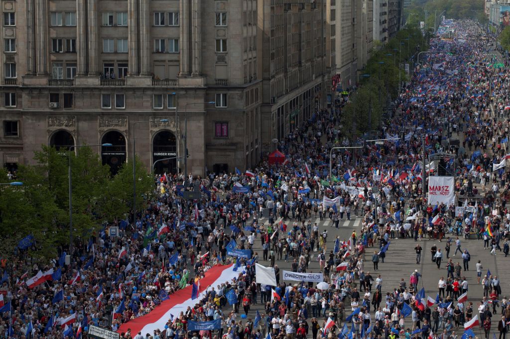 FOTO: 50 tisoč protestnikov na shodu za svobodo in Evropo