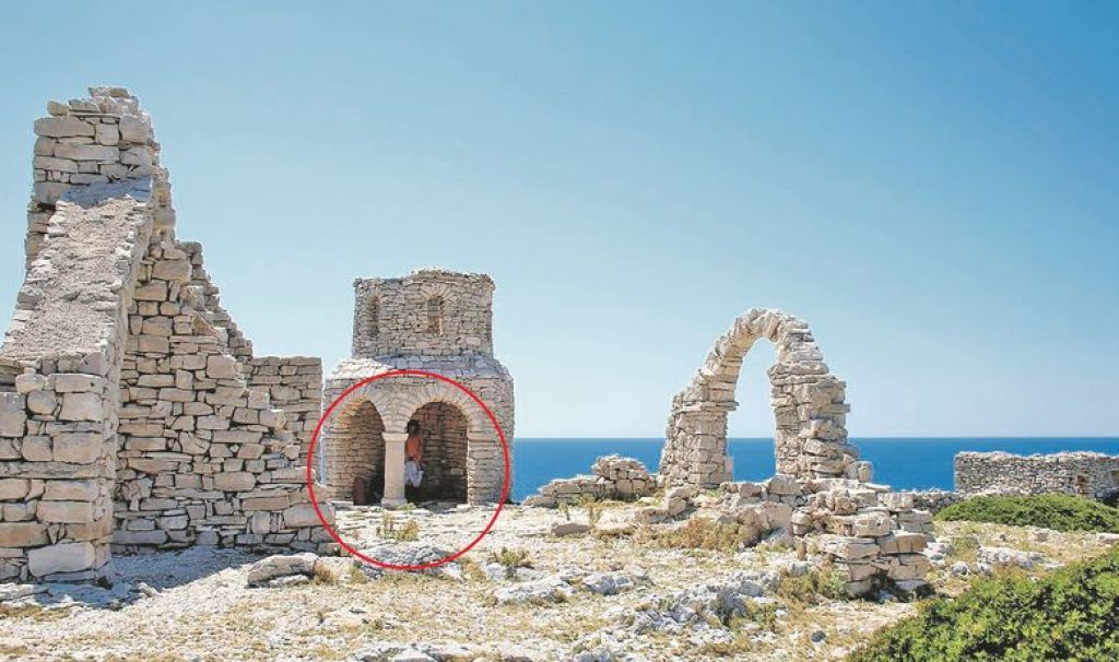 FOTO: Ups, ko so natančneje pogledali fotografijo iz Dalmacije, so ju zasačili