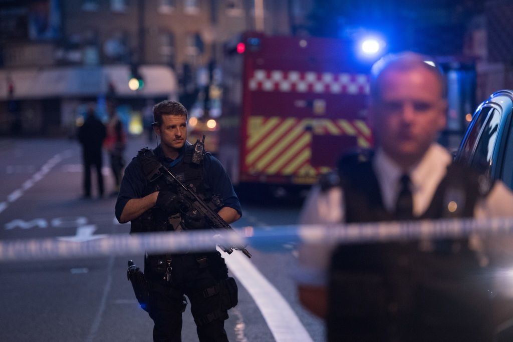 FOTO in VIDEO: Nov napad v Londonu, s kombijem v množico