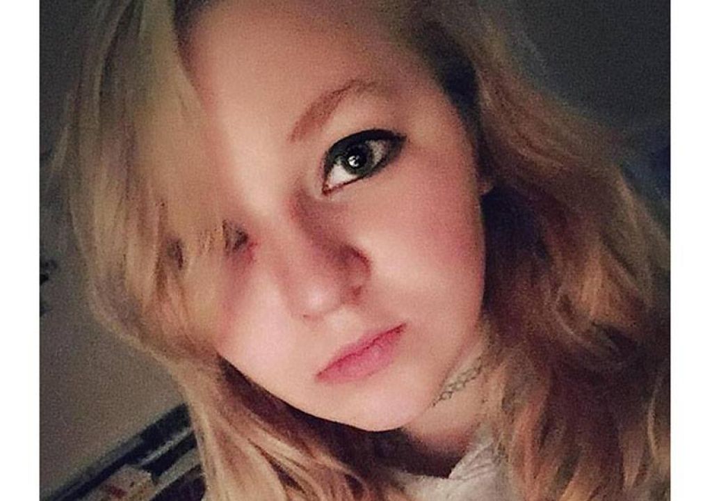 FOTO: Najstnica (15) ubila svojo mamo, potem pa se ji je na facebooku opravičila