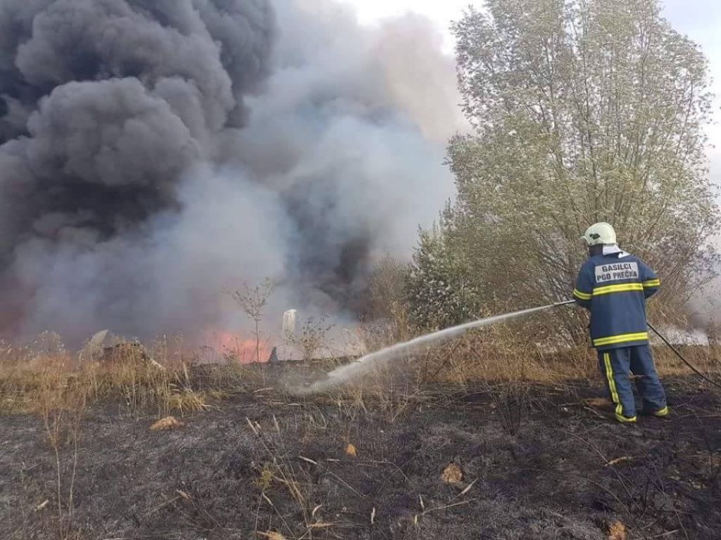FOTO: Še gori: na terenu 50 gasilcev, na pomoč tudi vojska