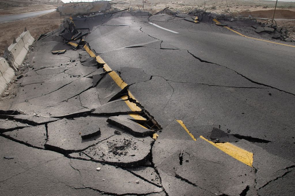 FOTO: Prestolnico stresel potres z magnitudo 7,1