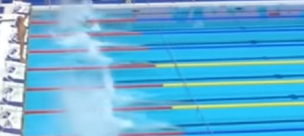 VIDEO: Ni hotel plavati, ker niso namenili minute molka za žrtve 