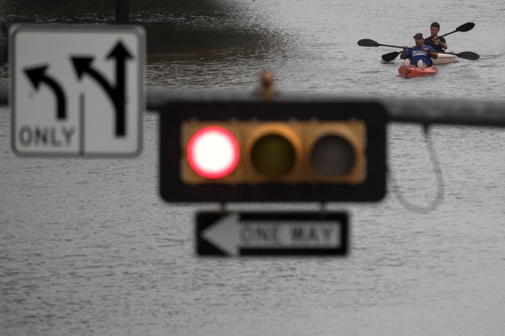 FOTO: Dramatični prizori potopljenega mesta: Najhujše šele prihaja
