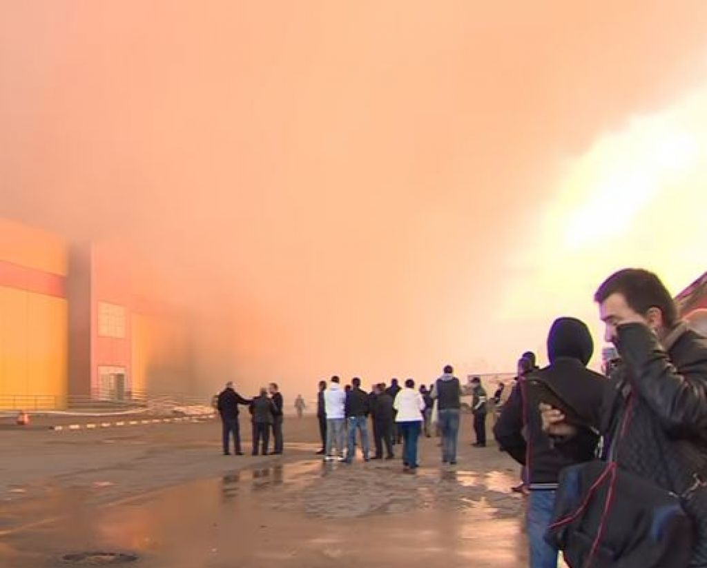 VIDEO: Panika, ljudje bežijo, 3000 so jih evakuirali