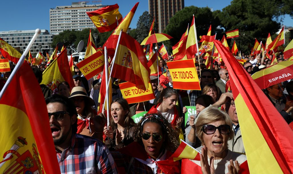 FOTO: Tisoči protestirajo proti Kataloniji