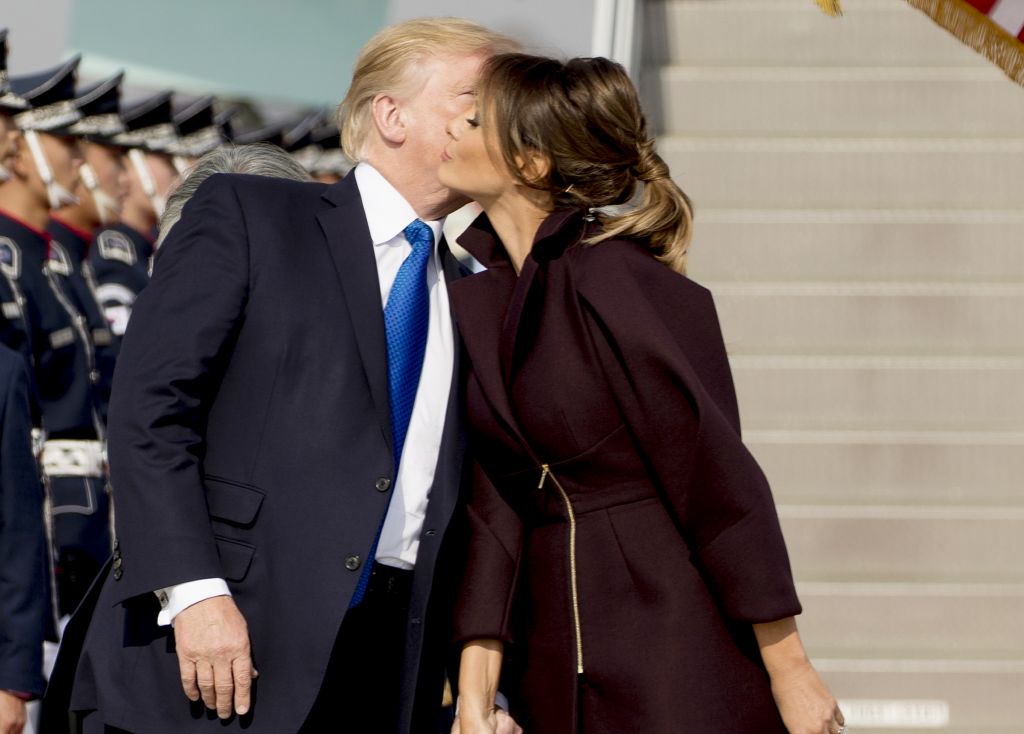 VIDEO: Vsi govorijo o tem poljubu Melanie in Donalda Trumpa