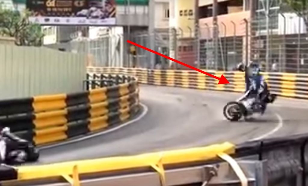 VIDEO: Huda nesreča na veliki nagradi Macaa, dirkač mrtev