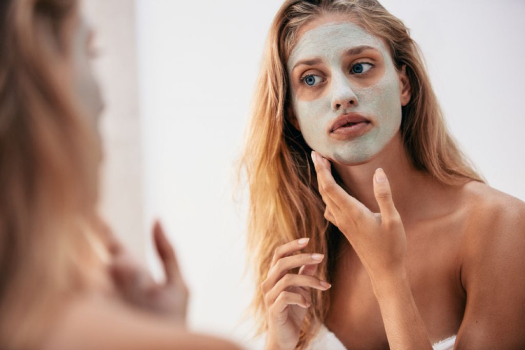 Pet naravnih negovalnih pripomočkov, ki škodujejo koži obraza