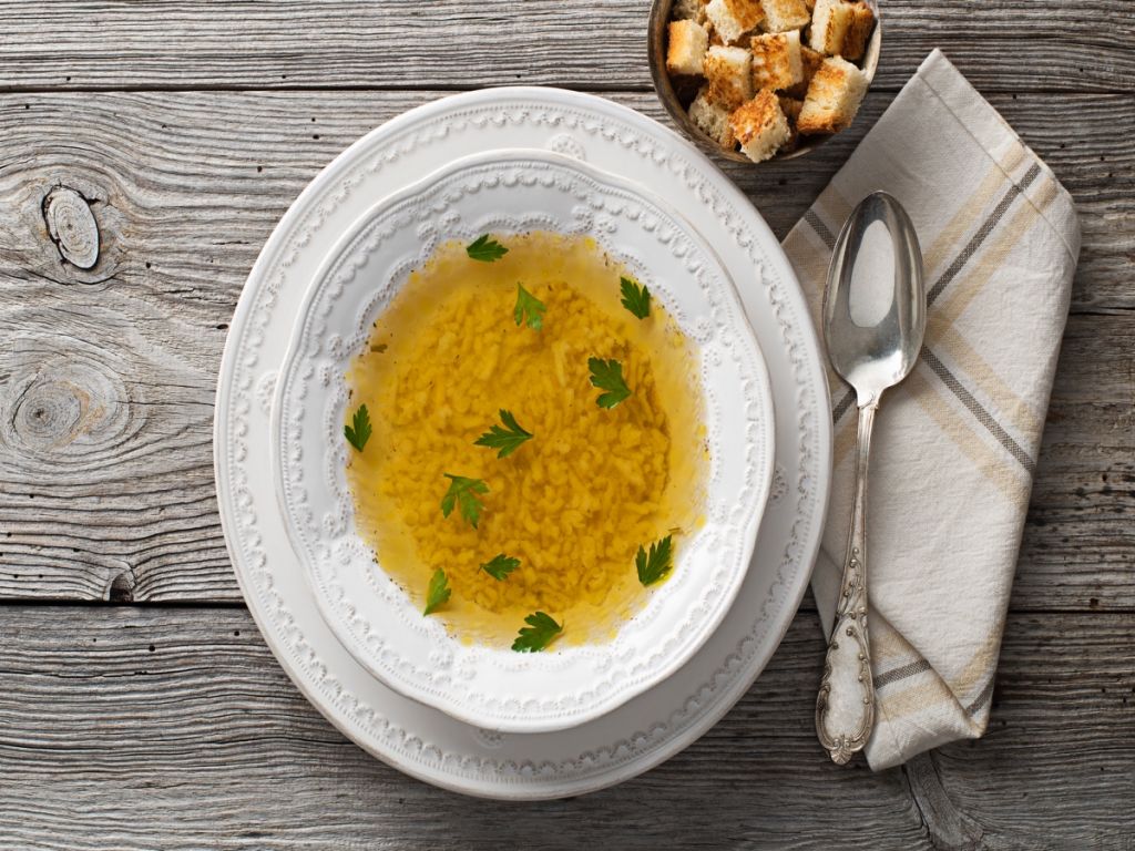 Zdravilne lastnosti kurje juhe: mit ali resnica?
