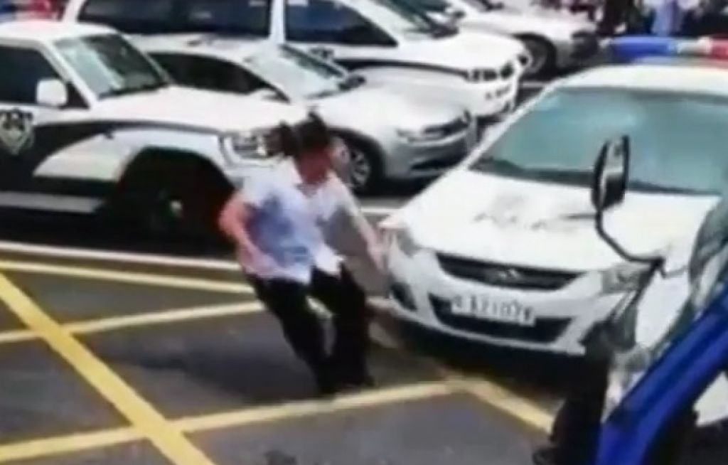 VIDEO: Nezaslišano, kaj je storil policistom