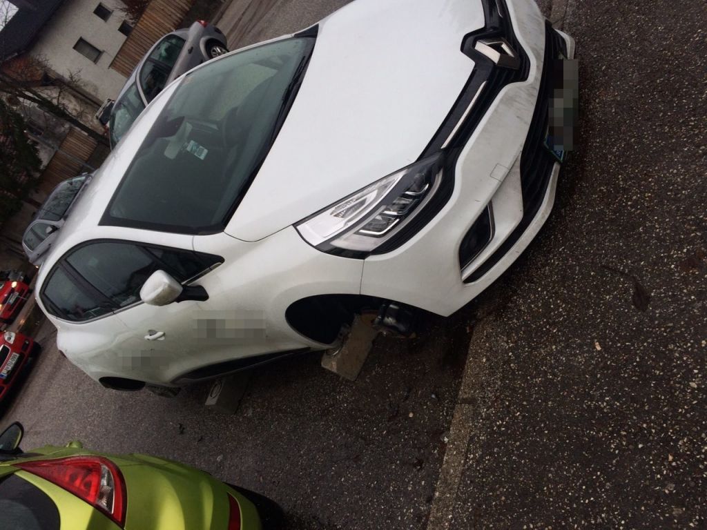 FOTO: Poglejte, kaj so naredili z njegovim avtom v Ljubljani