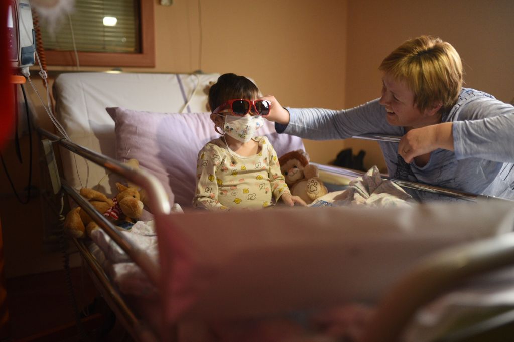FOTO: Tako so Božički prinesli toplino malim bolnikom na pediatriji