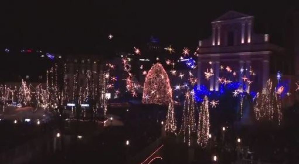 VIDEO: Ljubljana v vsem svojem sijaju, lučke so prižgali