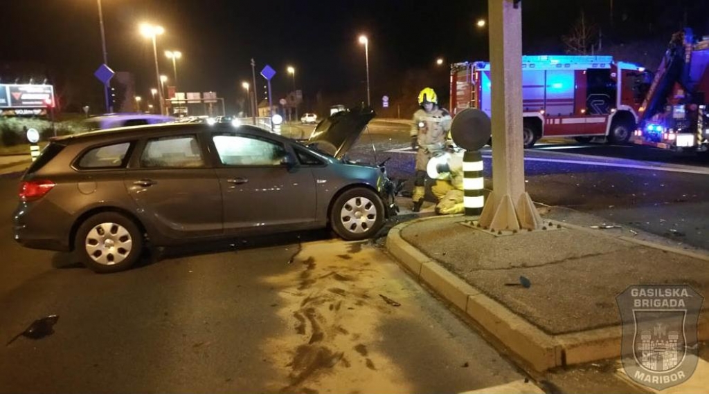 FOTO: To so podrobnosti nesreče: pijan je prevozil rdečo luč