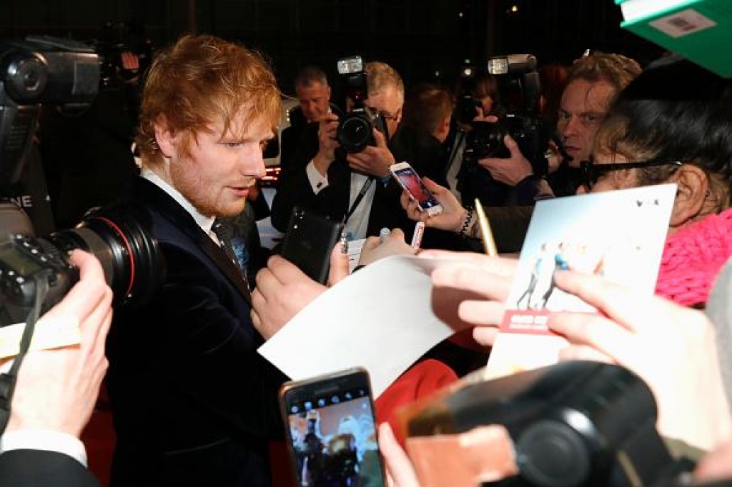 Ed Sheeran zaročen z gimnazijsko simpatijo