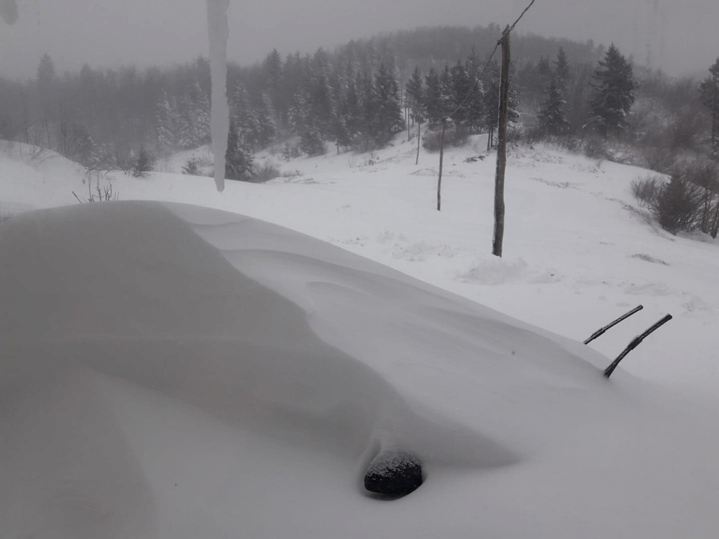 FOTO: Sneg ohromil Slovenijo, ponekod tudi do 75 centimetrov