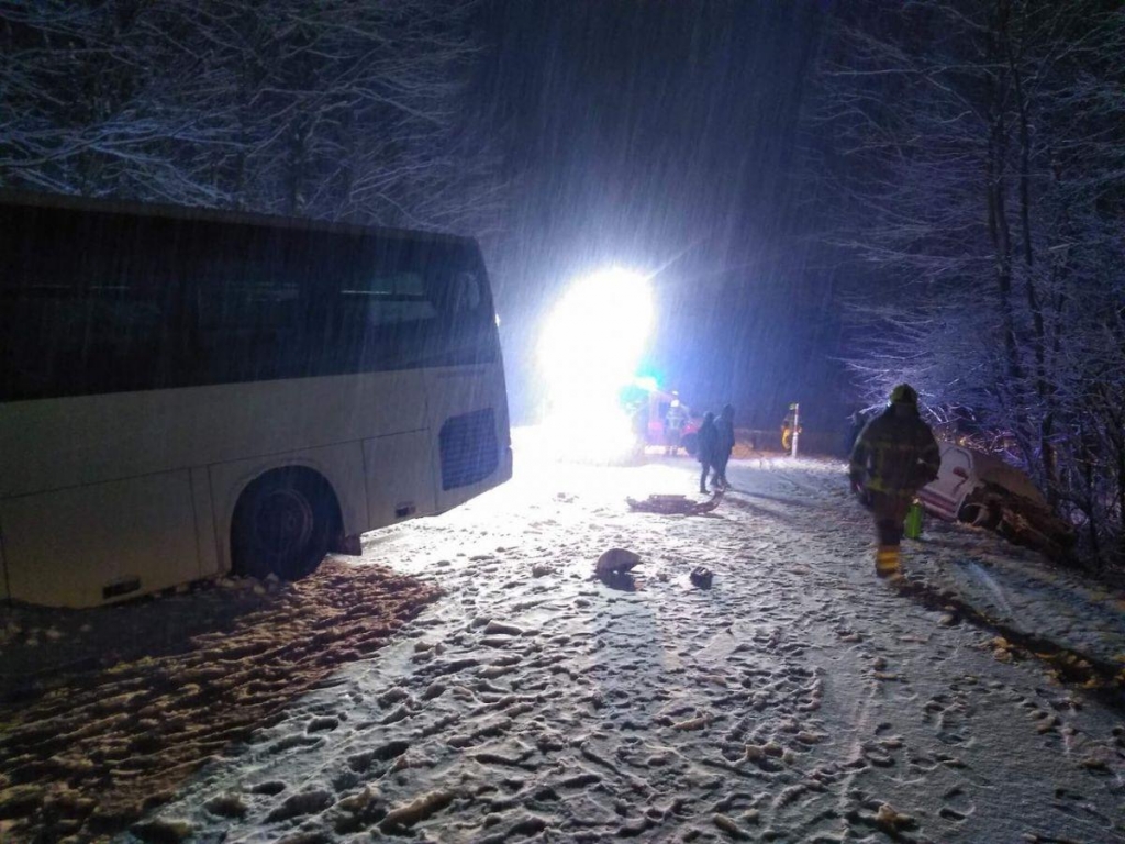 FOTO: Trčil v avtobus s 35 potniki