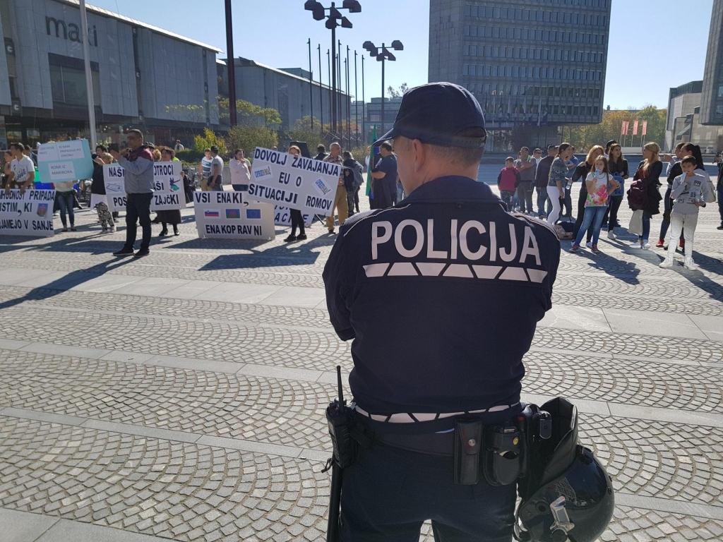 Takšne plače imajo slovenski policisti v primerjavi s tujimi