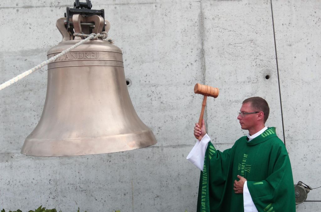 Preglasno zvoni, sodišče izklopilo cerkveni zvon