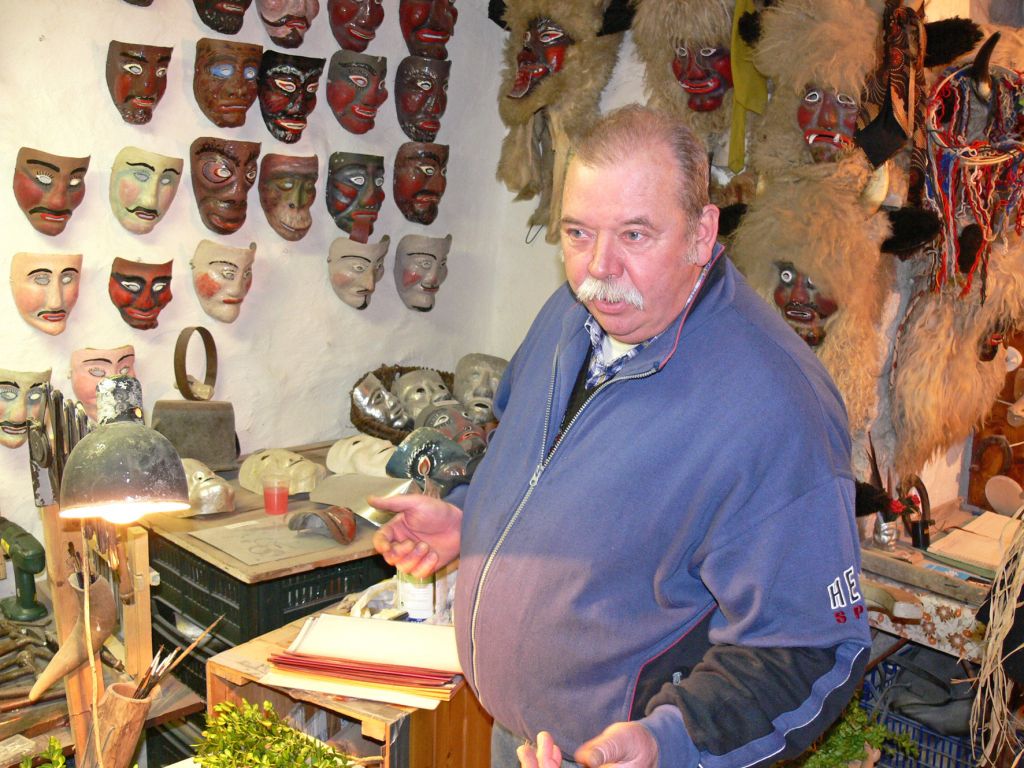 Obudil liške pustjè s ta lepo in ta grdim