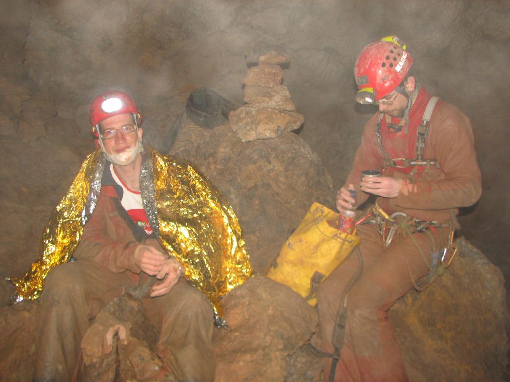 Ranjenega Matjaža so rešili iz globine 340 m